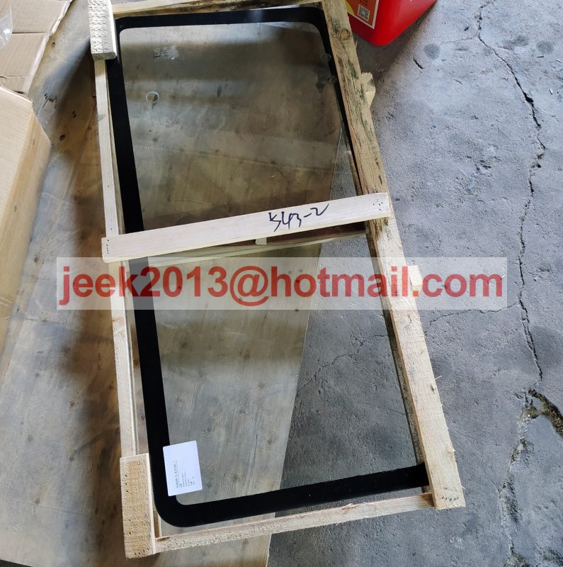 88409018 LEFT DOOR GLASSES FOR BOMAG ROLLER